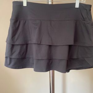 ATHLETA TENNIS SKORT. SIZE M